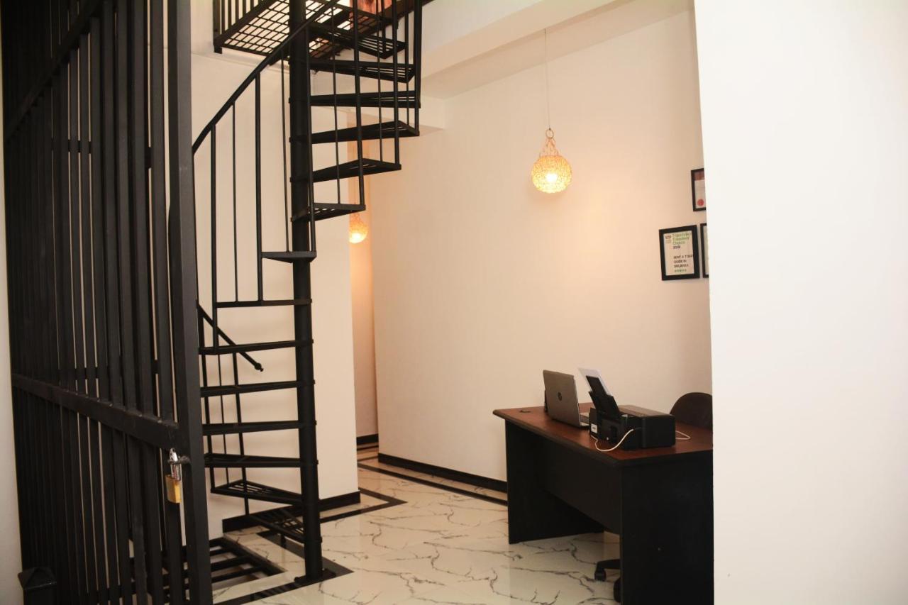 Ayubowan Homestay Katunayaka Buitenkant foto